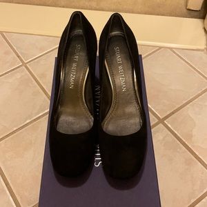 Stuart Weitzman Black Suede round Pumps